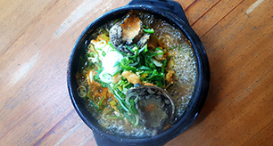 Jejuddukbaeki(제주뚝배기)